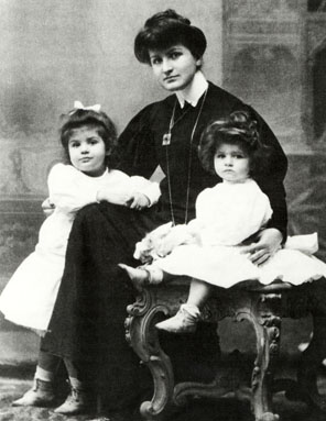 Alma Mahler con sus hijas Maria y Anna Mahler